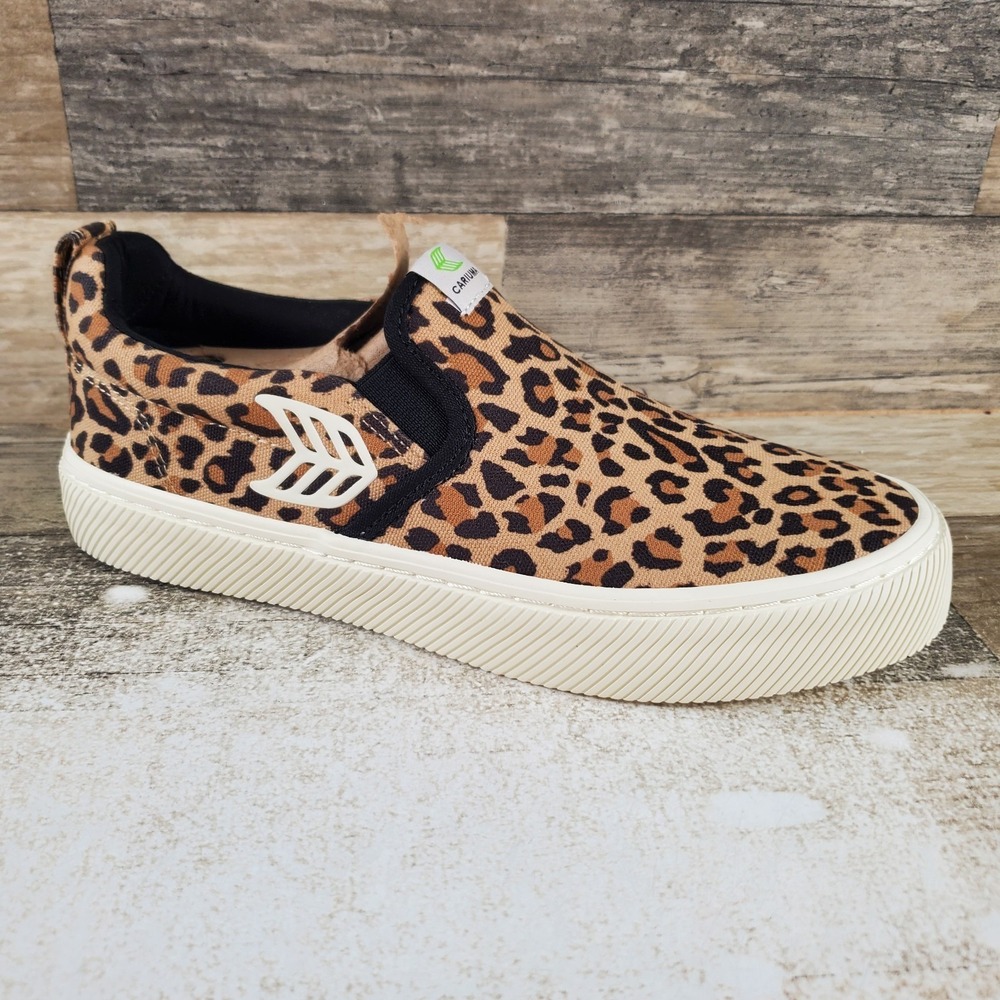 Cariuma Dhoes Womens 8 Athletic Slip-On Leopard Canvas Sneaker
